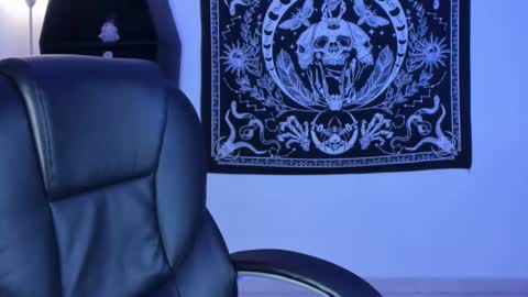   online show from 12, 11, 2025