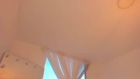 Ari online show from 10, 9, 2025