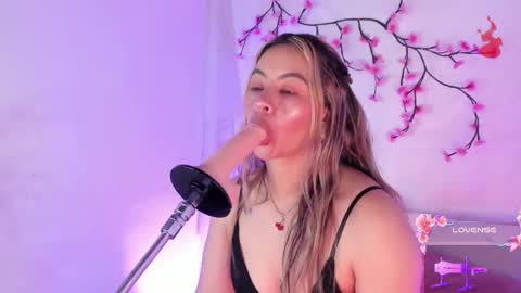 Hello guys my name is Sofi and Lizzie and  Vanessa online show from 6, 10, 2025