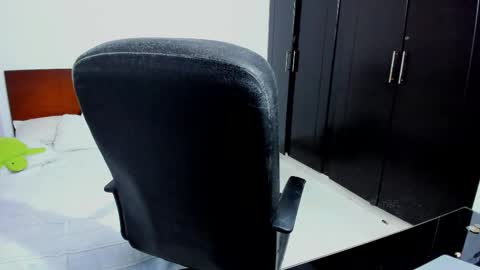 Snapshot of chandler_kenji chatting on 30, 10, 2025 Kenji online show from 30, 10, 2025