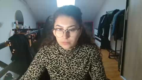 Stephanieblisss online show from 6, 2, 2026