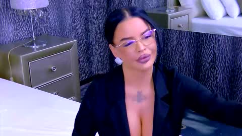 Snapshot of chanelledy1 chatting on 13, 10, 2025 chanelledy1 online show from 13, 10, 2025