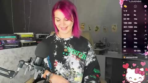 Suzanna Snow online show from 13, 9, 2025