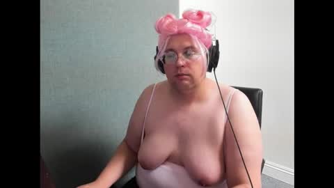 Snapshot of charisofthethreshold chatting on 19, 11, 2025 charisofthethreshold online show from 19, 11, 2025