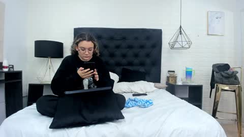 Snapshot of charles_x_elara chatting on 3, 12, 2024 Charles y Elara online show from 3, 12, 2024