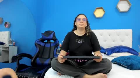 Snapshot of charles_x_elara chatting on 5, 3, 2025 Charles y Elara online show from 5, 3, 2025