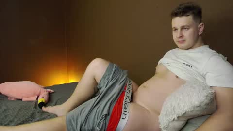 Snapshot of charlie_smiley chatting on 16, 11, 2025 Charlie Smiley online show from 16, 11, 2025