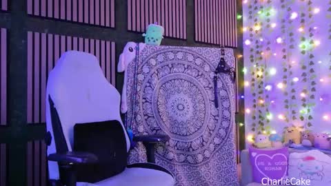 Charlie Cake online show from 22, 12, 2025