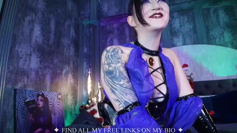 Charlotte online show from 13, 12, 2025