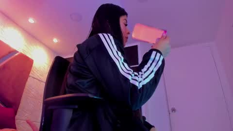 Charlotte Icee online show from 28, 2, 2025