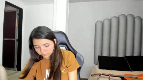 charlottee_starr online show from 8, 1, 2026