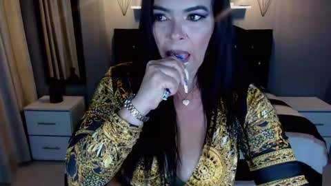 charlottefiery online show from 17, 4, 2026