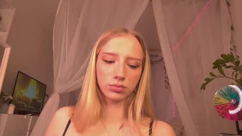 Snapshot of charlottybaby chatting on 12, 11, 2025 Charlotte online show from 12, 11, 2025