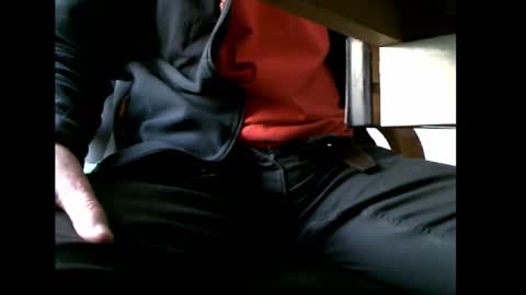 charly052 online show from 28, 2, 2025