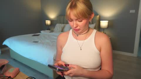 my fansly Charming daisy              My Wishlist  for new toys     online show from 20, 4, 2026