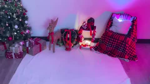 JASMINE   usually going live about 2 am UTC  online show from 26, 12, 2024