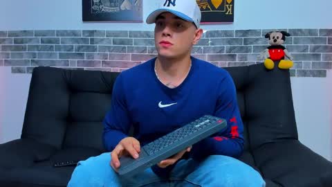 Snapshot of chepe_fit chatting on 4, 1, 2025 chepe vause online show from 4, 1, 2025