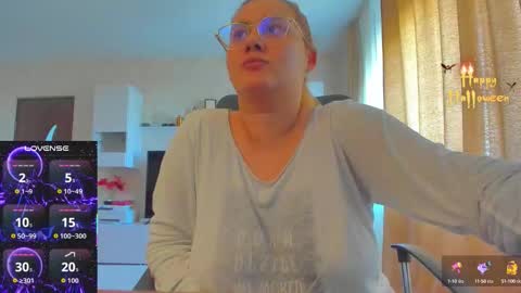 Snapshot of cherry_pie_69 chatting on 21, 10, 2025 mayra online show from 21, 10, 2025