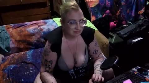 CurvySiren online show from 16, 4, 2026