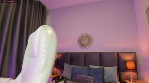Chloe online show from 7, 7, 2026