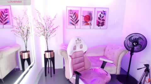 Chloe  online show from 18, 5, 2026