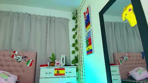 Snapshot of chloe_swarts chatting on 25, 6, 2026 Lulu online show from 25, 6, 2026