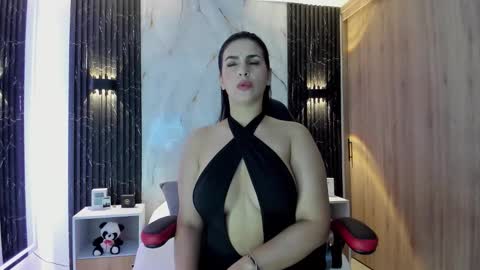 Snapshot of chloe_toms chatting on 6, 10, 2025 chloe online show from 6, 10, 2025