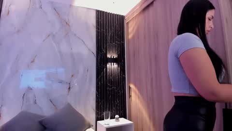 Snapshot of chloe_toms chatting on 14, 10, 2025 chloe online show from 14, 10, 2025