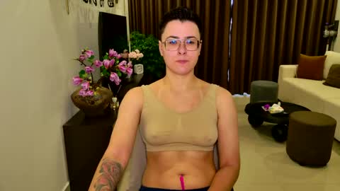 Snapshot of chloe_x_ chatting on 17, 4, 2026 Eva and Sandra online show from 17, 4, 2026