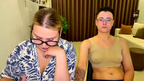 Snapshot of chloe_x_ chatting on 19, 4, 2026 Eva and Sandra online show from 19, 4, 2026