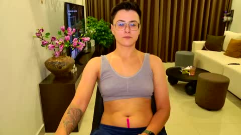 Snapshot of chloe_x_ chatting on 24, 4, 2026 Eva and Sandra online show from 24, 4, 2026
