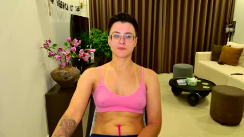 Snapshot of chloe_x_ chatting on 5, 5, 2026 Eva and Sandra online show from 5, 5, 2026