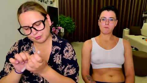Snapshot of chloe_x_ chatting on 9, 5, 2026 Eva and Sandra online show from 9, 5, 2026