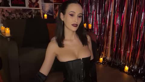 chloe online show from 25, 10, 2025