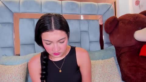 Chloe  online show from 18, 11, 2025