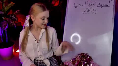 ChloeWight online show from 12, 4, 2026