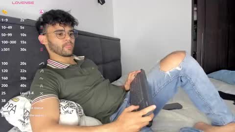 Im Chirs IM MODEL INDEPENDT online show from 3, 1, 2025