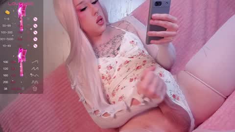 Snapshot of christinaloveu chatting on 13, 12, 2024 crisss online show from 13, 12, 2024