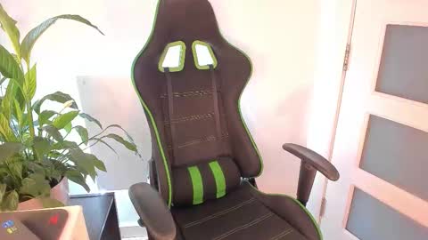 Christine Cardo online show from 27, 10, 2025