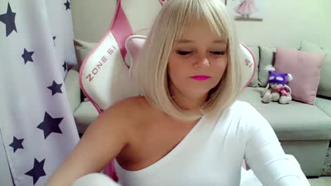 Snapshot of christirose chatting on 25, 12, 2024 Christi online show from 25, 12, 2024