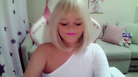 Snapshot of christirose chatting on 19, 1, 2025 Christi online show from 19, 1, 2025