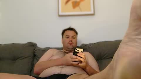 ChubbyGayManBigFeet online show from 30, 5, 2026