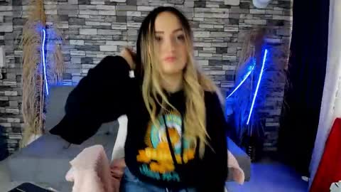 Ciindy Lovers online show from 9, 10, 2025