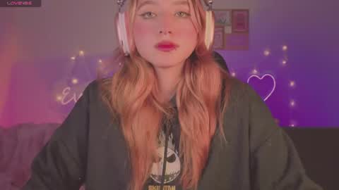 Snapshot of cinderella_lewis chatting on 16, 6, 2026 Sofi Eva and Mey online show from 16, 6, 2026