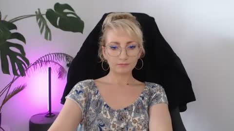 Snapshot of cinderellamoon chatting on 3, 7, 2026 Cinderella online show from 3, 7, 2026
