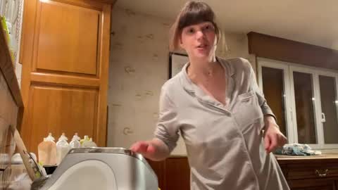 Claire Moulin online show from 10, 4, 2026