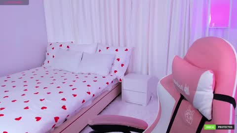 Snapshot of clairefaers chatting on 8, 3, 2025 Claire Faers online show from 8, 3, 2025