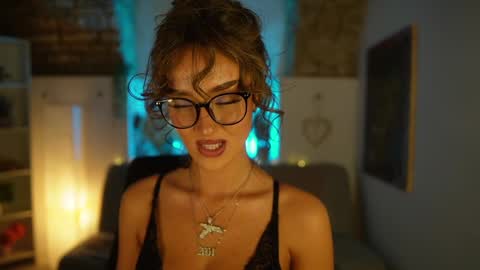 Clara smile online show from 11, 2, 2025