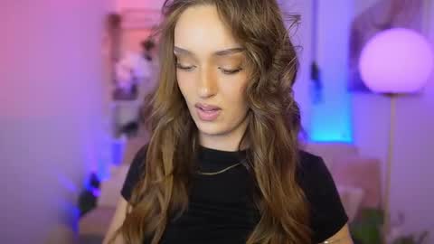 Clara smile online show from 19, 12, 2025