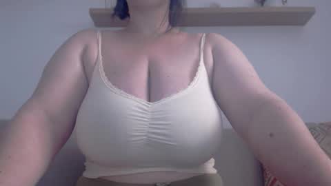 Snapshot of claralollipop chatting on 18, 4, 2026 Clara online show from 18, 4, 2026